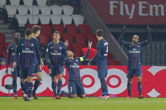 joie Thiago Silva (PSG) et equipe FOOTBALL : Paris Saint Germain (PSG) vs SCO Angers - Ligue 1 - 30 11 2016 GwendolineLeGoff Panoramic 
