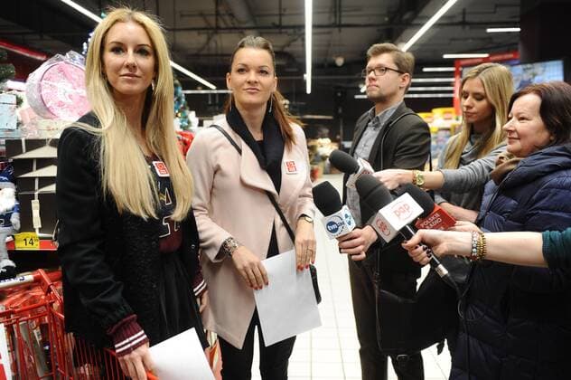 The best Polish tennis player Agnieszka Radwanska and her sister Urszula join The Nobel Box Project The best Polish tennis player Agnieszka Radwanska and her sister Urszula while shopping for The Nobel Box Project on November 29, 2016 in Warsaw, Poland. The project was established in 2001 in order to provide aid to struggling families during Christmas holidays. Its main premise is the idea of helping wisely - providing direct aid in a way that it is effective, concrete and meaningful, but also giving hope and an impulse to act to the families that are struggling.  EN_01236463_0013