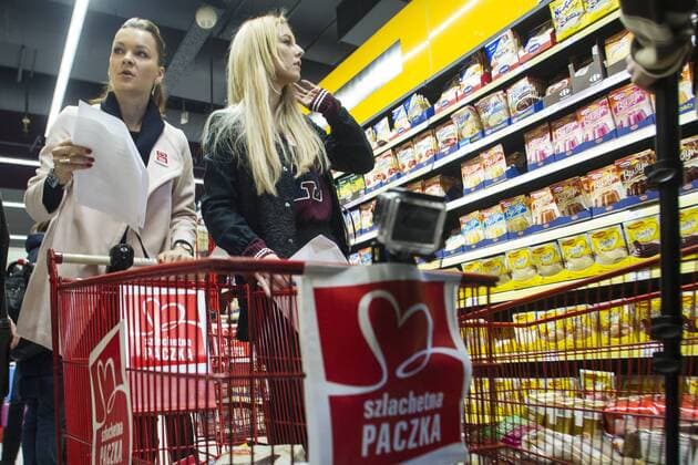 The best Polish tennis player Agnieszka Radwanska and her sister Urszula join The Nobel Box Project The best Polish tennis player Agnieszka Radwanska and her sister Urszula while shopping for The Nobel Box Project on November 29, 2016 in Warsaw, Poland. The project was established in 2001 in order to provide aid to struggling families during Christmas holidays. Its main premise is the idea of helping wisely - providing direct aid in a way that it is effective, concrete and meaningful, but also giving hope and an impulse to act to the families that are struggling.  EN_01236547_0016