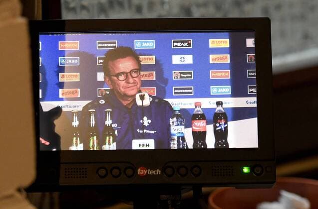 01.12.2016, xfux, Fussball 1.Bundesliga, SV Darmstadt 98 Pressekonferenz, emspor emonline, v.l. 01.12.2016, xfux, Fussball 1.Bundesliga, SV Darmstadt 98 Pressekonferenz, emspor emonline, v.l. Trainer Norbert Meier (SV Darmstadt 98) Darmstadt