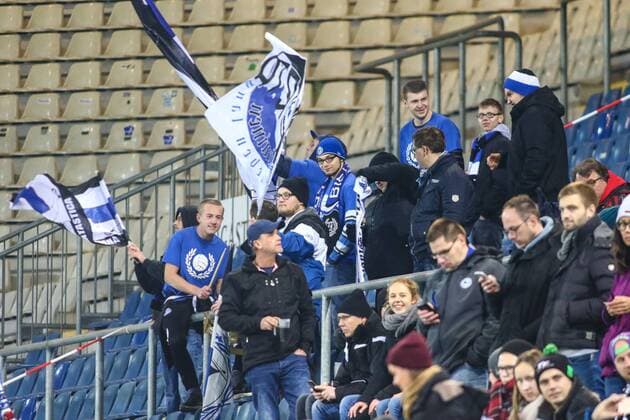 Fans, Publikum, Zuschauer, Stimmung, Atmosphäre, Stadion von Armini Bielefeld Fussball, DFB-Pokal der Frauen, DSC Arminia Bielefeld – VfL Wolfsburg, xygx