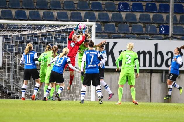 Merle Frohms (Torwart, Wolfsburg, 29) Fussball, DFB-Pokal der Frauen, DSC Arminia Bielefeld – VfL Wolfsburg, xygx