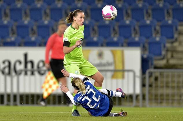02-12-2016 pmk MY145387 Fussball Damen DFB-Pokal Saison 2016 2017 DSC Arminia Bielefeld Frauen - VfL Wolfsburg Frauen 05 Emily VAN-EGMOND Wolfsburg 22 Maxine BIRKER Bielefeld