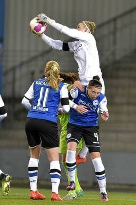 02-12-2016 pmk MY145581 Fussball Damen DFB-Pokal Saison 2016 2017 DSC Arminia Bielefeld Frauen - VfL Wolfsburg Frauen 01 Vivien BRANDT -Torfrau- Bielefeld