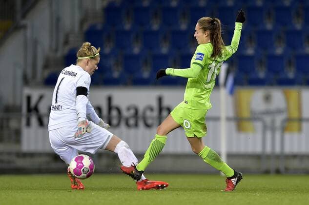 02-12-2016 pmk MY145780 Fussball Damen DFB-Pokal Saison 2016 2017 DSC Arminia Bielefeld Frauen - VfL Wolfsburg Frauen 01 Vivien BRANDT -Torfrau- Bielefeld 10 Tessa WULLAERT Wolfsburg
