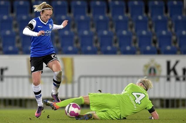 02-12-2016 pmk MY145877 Fussball Damen DFB-Pokal Saison 2016 2017 DSC Arminia Bielefeld Frauen - VfL Wolfsburg Frauen 22 Maxine BIRKER Bielefeld 04 Nilla FISCHER Wolfsburg