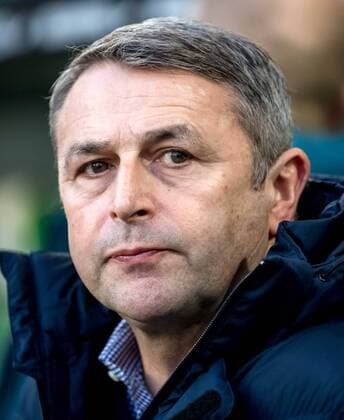 3. Dezember 2016: Wolfsburg, Volkswagen Arena: Fussball 1. Bundesliga, 13. Spieltag: VfL Wolfsburg - Hertha BSC: Wolfsburgs Manager Klaus Allofs nachdenklich.