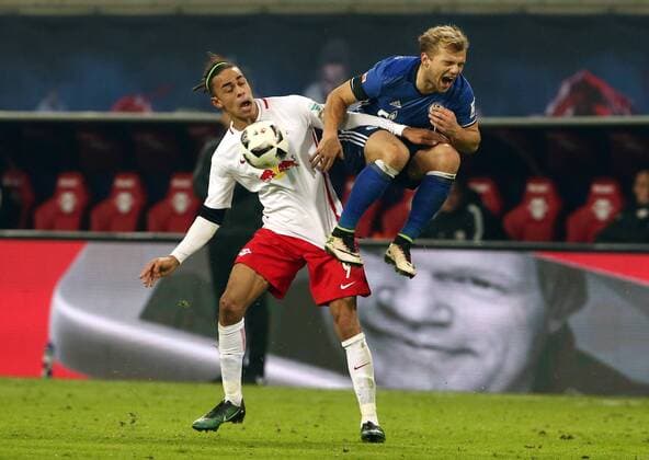 Yussuf Yurary Poulsen, Johannes Geis Aktion Spielszene Zweikampf Fußball Fussball erste 1.Bundesliga Saison 2016 2017 03.12.2016 RB Leipzig RBL vs. FC Schalke 04