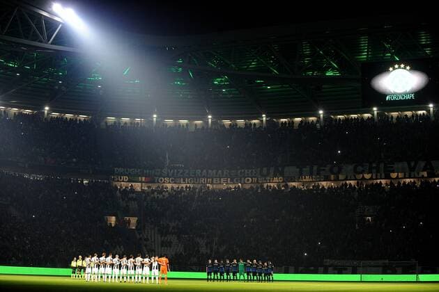 IPP20161203 Football - soccer: Serie A, Juventus Turin - Atalanta Bergamo, minuto di silenzio in memoria della squadra brasiliana della Chapecoense scomparsa in un incidente aereo (Hinweis: Verwendung nur in Deutschland - only Germany) xHOCHxZWEIx xItalyxPhotoxPressx 