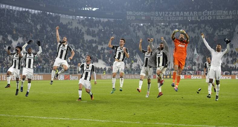Esultanza Fine partita Juventus. Juventus players celebrate at the end of the match Torino 03-12-2016, Juventus Stadium, Football Calcio 2016 2017 Serie A, Juventus - Atalanta, filippoxalfero