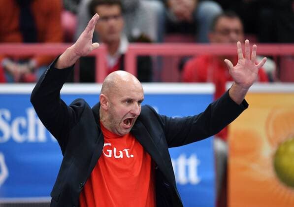 Volleyball 1. Bundesliga Saison 2016 2017 03.12.2016 TV Rottenburg - Netzhoppers KW JUBEL TV Rottenburg; Trainer Hans Peter Mueller - Angstenberger 