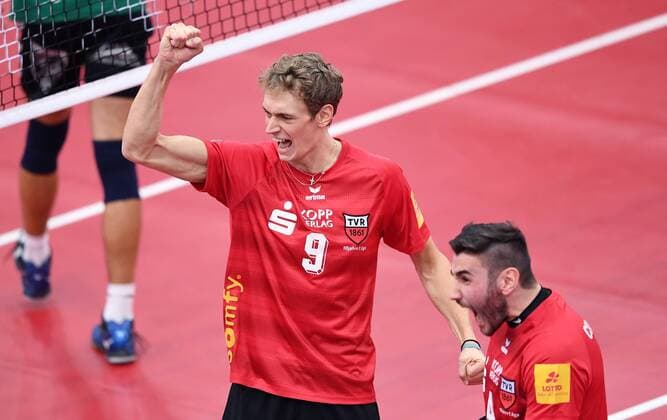 Volleyball 1. Bundesliga Saison 2016 2017 03.12.2016 TV Rottenburg - Netzhoppers KW JUBEL TV Rottenburg; Lars Wilmsen (li) und Federico Cipollone 