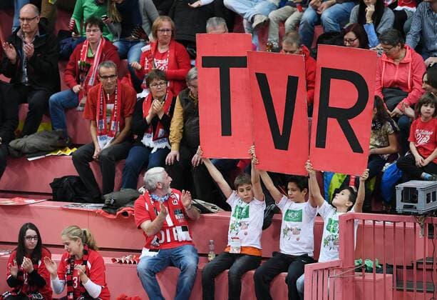Volleyball 1. Bundesliga Saison 2016 2017 03.12.2016 TV Rottenburg - Netzhoppers KW Junge TV R Fans in der Paul Horn Arena 