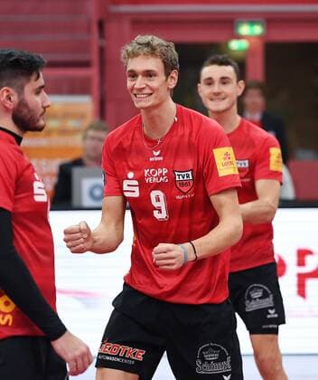 Volleyball 1. Bundesliga Saison 2016 2017 03.12.2016 TV Rottenburg - Netzhoppers KW JUBEL TV Rottenburg; Lars Wilmsen (Mitte) 