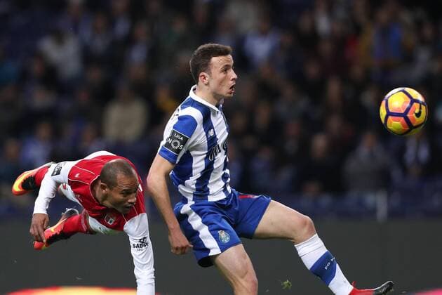 December 3, 2016 - Porto, Porto, Portugal - Porto s Portuguese midfielder Diogo Jota (R) vies with Braga s Brazilian defender Baiano during the Premier League 2016 17 match between FC Porto and SC Braga, at Dragao Stadium in Porto on December 3, 2016. Porto v Braga - Primeira Liga  - ZUMAn230 20161203_zaa_n230_360