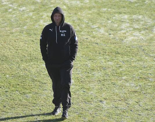 04.12.2016, xhbx, Fussball DFB Pokal Damen, 1.FFC Frankfurt - SGS Essen, emspor v.l. TW Mario Gros (1.FFC Frankfurt), gefrorener Rasen im Brentanobadstadion Frankfurt am Main