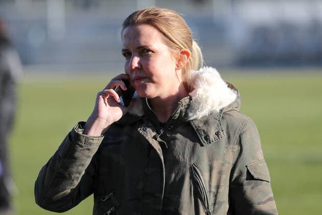 v.li.: Hanna Schlemmer (Schiedsrichterin) sagt das Spiel ab, Spielabsage, Fussball, DFB-Pokal der Frauen, Achtelfinale, 1. FFC Frankfurt - SGS Essen, xozx