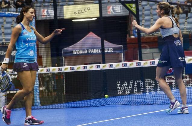 Paddle-Tennis, Turnier in San Sebastian Paddle tennis players Alejandra Salazar (R) and Marta Marrero (L) celebrate a point during the women s final match against Maria Jose S. Alayeto and Maria Pilar S. Alayeto within the Keler Euskadi Open international tournament at Illumbre bullring in San Sebastian, Basque country, northern Spain, 04 December 2016. The tournament counts towards the World Padel Tour. Keler Euskadi Open women s final match !ACHTUNG: NUR REDAKTIONELLE NUTZUNG!  20161204-636164521713255213