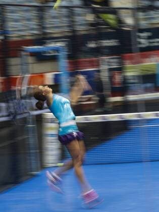Paddle-Tennis, Turnier in San Sebastian Paddle tennis players Maria Jose S. Alayeto and her team-mate Maria Pilar S. Alayeto (not seen) play against Alejandra Salazar and Marta Marrero (not seen) during their final match within the Keler Euskadi Open international tournament at Illumbre bullring in San Sebastian, Basque country, northern Spain, 04 December 2016. The tournament counts towards the World Padel Tour. Keler Euskadi Open women s final match !ACHTUNG: NUR REDAKTIONELLE NUTZUNG!  20161204-636164618200595246