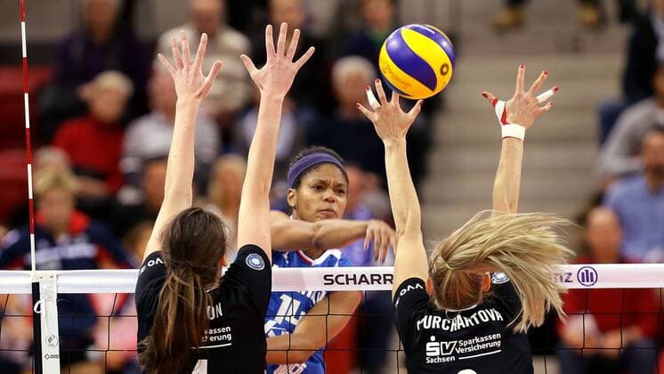 Stuttgart , Volleyball Bundesliga Allianz MTV Stuttgart vs. Dresdner SC , Aiyana Whitney ( Allianz )