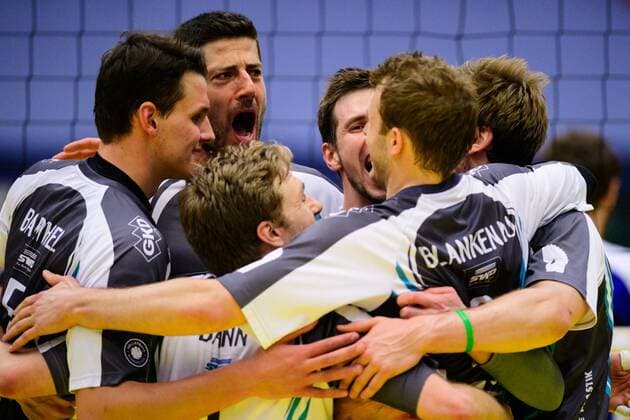 04.12.2016, Friedrich-Albert-Lange-Sporthalle, Solingen Volleyball, Bundesliga Männer Maenner, Normalrunde, Solingen Volleys vs. SWD powervolleys Düren Dueren Jubek Dennis Barthel ( 5 Dueren), Michael Andrei ( 11 Dueren), Romans Sauss ( 7 Dueren), Rudy Verhoeff ( 2 Dueren), Jay Blankenau ( 9 Dueren), Blair Bann ( 1 Dueren)
