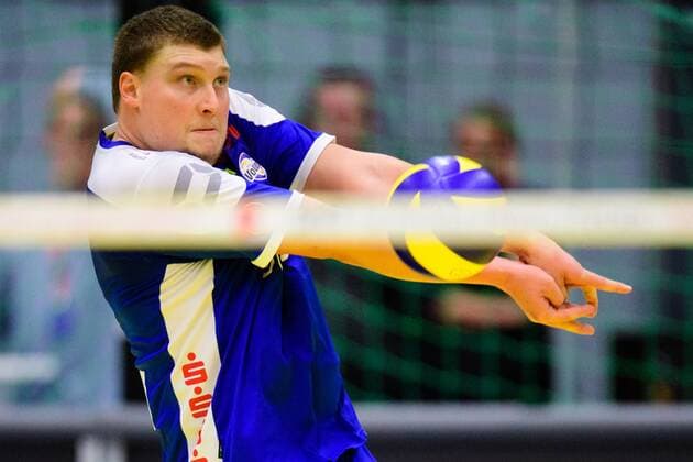 04.12.2016, Friedrich-Albert-Lange-Sporthalle, Solingen Volleyball, Bundesliga Männer Maenner, Normalrunde, Solingen Volleys vs. SWD powervolleys Düren Dueren Annahme Oliver Gies ( 3 Solingen)