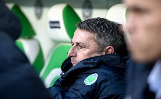 3. Dezember 2016: Wolfsburg, Volkswagen Arena: Fussball 1. Bundesliga, 13. Spieltag: VfL Wolfsburg - Hertha BSC: Wolfsburgs Manager Klaus Allofs nachdenklich.