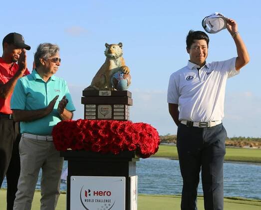 Golf: Matsuyama wins Hero World Challenge Hideki Matsuyama (R) of Japan acknowledges the spectators at Albany Golf Club in the Bahamas on Dec. 4, 2016, after winning the Hero World Challenge. Matsuyama, who finished with a total score of 18-under-par 270, won the tournament for the first time. 