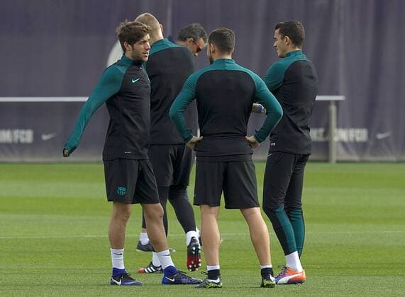 05.12.2016, xslx, Fussball UEFA Champions League, Fussball UEFA Champions League, FC Barcelona Barca - Borussia Moenchengladbach Training und Pressekonferenz, emspor, v.l. Sergi Roberto (FC Barcelona) Barcelona