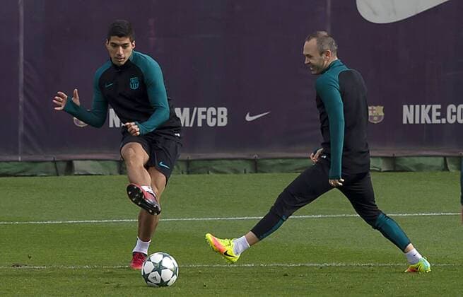 05.12.2016, xslx, Fussball UEFA Champions League, Fussball UEFA Champions League, FC Barcelona Barca - Borussia Moenchengladbach Training und Pressekonferenz, emspor, v.l. Luis Suarez (FC Barcelona), Andres Iniesta (FC Barcelona) Barcelona