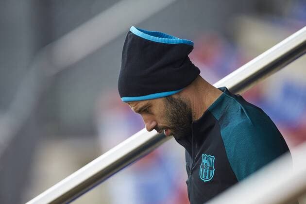FC Barcelona Barca s Argentinian defender Javier Mascherano arrives to participate in his team s training session at the Camp Nou stadium in Barcelona city, Catalonia, north-eastern Spain, 05 December 2016. FC Barcelona will face Borussia Moenchenglabach in a Champions League match on 06 December 2016. FC Barcelona training session !ACHTUNG: NUR REDAKTIONELLE NUTZUNG!  20161205-636165387402676225