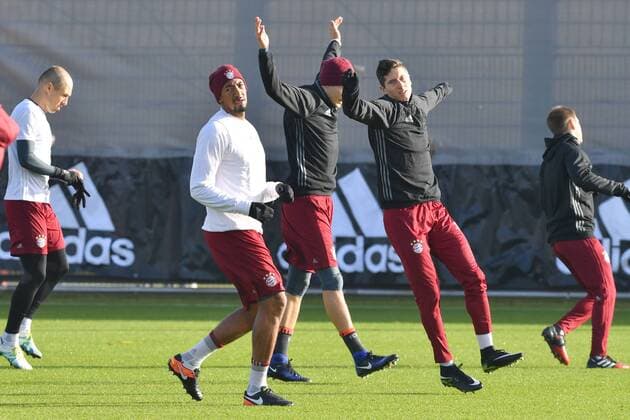 v.li:Arjen ROBBEN (Bayern Muenchen),Jerome BOATENG (Bayern Muenchen),Holger BADSTUBER (Bayern Muenchen),Robert LEWANDOWSKI (Bayern Muenchen), Abschlusstraining FC Bayern Muenchen vor dem Champions League Spiel gegen Atletico Madrid. Trainingsgelaende an der Saebener Strasse, Fussball,am 18.10.2016..