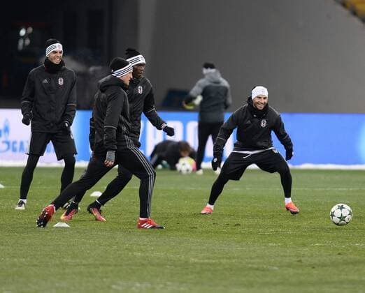 Besiktas players during a training session at NSK Olympiyskiy Stadium in Kiev, Ukraine on December 05 2016, a day before their UEFA Champions League group B match agaimnst Dynamo Kiev. Pictured: Ricardo Quaresma 