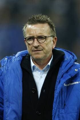 Gelsenkirchen, Deutschland, 1.Fußball- BL - FC Schalke 04 - SV Darmstadt 98 3-1 am 27.11. 2016 in der Veltins - Arena in Gelsenkirchen Trainer Norbert MEIER (SV98)