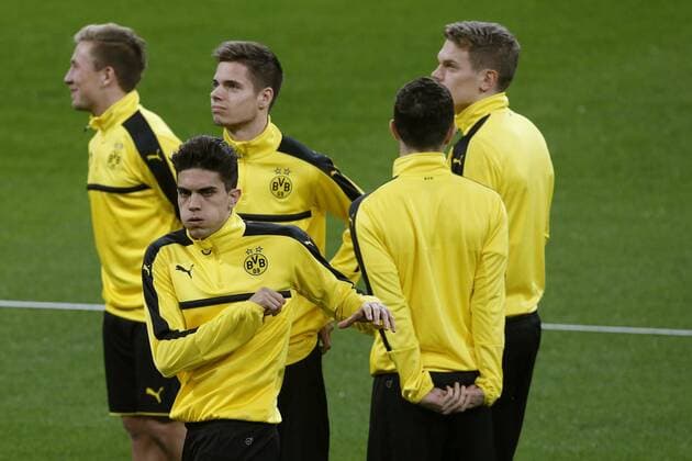 Borussia Dortmund s defender Marc Bartra (2L) during the training of the team held at Santiago Bernabeu stadium in Madrid, Spain, 06 December 2016. Real Madrid will face Borussia Dortmund in a Champions League soccer match the upcoming 07 December. Borussia Dortmund s training !ACHTUNG: NUR REDAKTIONELLE NUTZUNG!  20161206-636166509771974224