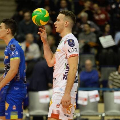 Volleyball, Herren, Saison 2016 17 CEV Champions League, 1. Spieltag, BR Volleys - Cucine Lube Civitanova, Denys Kaliberda (Nr. 4, Cucine Lube Civitanova) spielt in der Jugend in Berlin, 06.12.16,