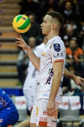 Volleyball, Herren, Saison 2016 17 CEV Champions League, 1. Spieltag, BR Volleys - Cucine Lube Civitanova, Denys Kaliberda (Nr. 4, Cucine Lube Civitanova) spielt in der Jugend in Berlin, 06.12.16,