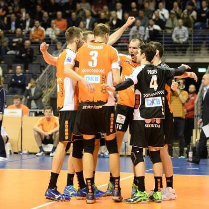 Volleyball, Herren, Saison 2016 17 CEV Champions League, 1. Spieltag, BR Volleys - Cucine Lube Civitanova, Jubel bei den BR Volleys nach einem Punktgewinn, 06.12.16,