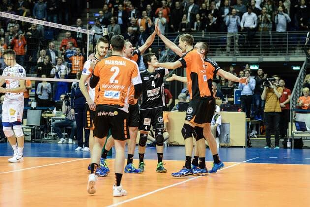 Volleyball, Herren, Saison 2016 17 CEV Champions League, 1. Spieltag, BR Volleys - Cucine Lube Civitanova, Jubel bei den BR Volleys nach einem Punktgewinn, 06.12.16,