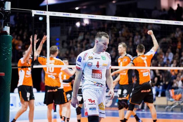 Bilder des Tages - SPORT Berlin, Deutschland, 06.12.2016: Volleyball CEV Championsleague Saison 2016 2017 - Berlin Recycling Volleys - Cucine Lube Civitanova. Denis Kaliberda (Lube 4)