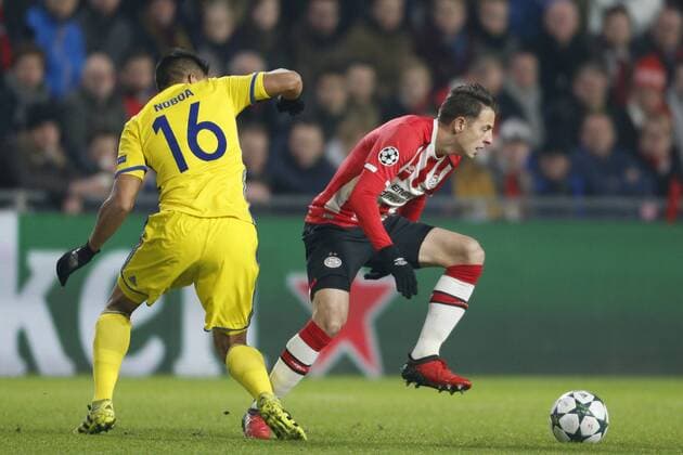 Fußball, CL, PSV Eindhoven - FK Rostow (L-R),Christian Noboa of FK Rostov, Santiago Arias of PSVduring the UEFA Champions League group D match between PSV Eindhoven and FK Rostov on December 06, 2016 at the Philips stadium in Eindhoven, The Netherlands. PSV v FK Rostov UEFA Champions League 2016 2017 xVIxJeroenxPutmansxIVx 6715389