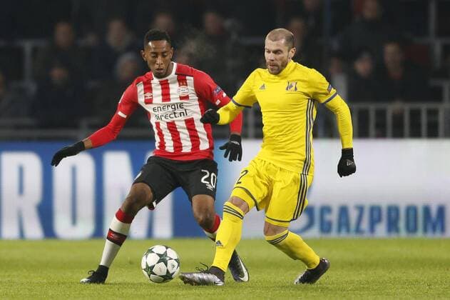 Fußball, CL, PSV Eindhoven - FK Rostow (L-R), Joshua Brenet of PSV, Timofei Kalachev of FK Rostovduring the UEFA Champions League group D match between PSV Eindhoven and FK Rostov on December 06, 2016 at the Philips stadium in Eindhoven, The Netherlands. PSV v FK Rostov UEFA Champions League 2016 2017 xVIxJeroenxPutmansxIVx 6715677