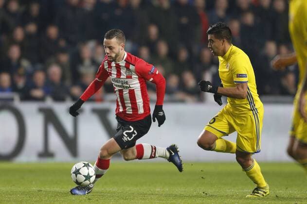 Fußball, CL, PSV Eindhoven - FK Rostow (L-R), Bart Ramselaar of PSV, Christian Noboa of FK Rostovduring the UEFA Champions League group D match between PSV Eindhoven and FK Rostov on December 06, 2016 at the Philips stadium in Eindhoven, The Netherlands. PSV v FK Rostov UEFA Champions League 2016 2017 xVIxJeroenxPutmansxIVx 6715679