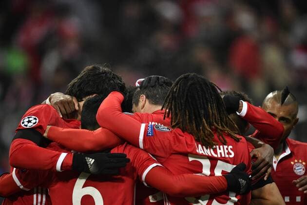 TOR zum 1:0 durch Robert Lewandowski FC Bayern München per Freistoß Torjubel Champions League CL Gruppenphase FC Bayern München FCB vs Atletico Madrid 06.12.2016