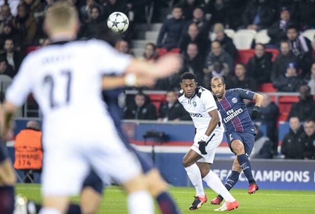 Fußball, CL, Paris St. Germain - Ludogorez Rasgrad Lucas Moura ( PSG ) - Paris, Frankreich - FUssball, Champions League, Paris Saint Germain PSG vs. PFC Ludogorets Razgrad - 06 12 2016 FedericoPestellini Panoramic 
