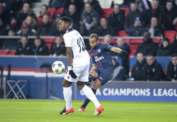 Fußball, CL, Paris St. Germain - Ludogorez Rasgrad Lucas Moura ( PSG ) - Paris, Frankreich - FUssball, Champions League, Paris Saint Germain PSG vs. PFC Ludogorets Razgrad - 06 12 2016 FedericoPestellini Panoramic 