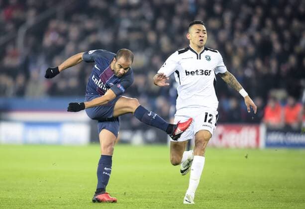 Fußball, CL, Paris St. Germain - Ludogorez Rasgrad Lucas Moura ( PSG ) - Paris, Frankreich - FUssball, Champions League, Paris Saint Germain PSG vs. PFC Ludogorets Razgrad - 06 12 2016 FedericoPestellini Panoramic 