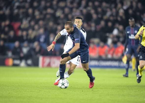 Fußball, CL, Paris St. Germain - Ludogorez Rasgrad Lucas Moura ( PSG ) - Paris, Frankreich - FUssball, Champions League, Paris Saint Germain PSG vs. PFC Ludogorets Razgrad - 06 12 2016 FedericoPestellini Panoramic 
