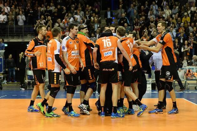 Volleyball, Herren, Saison 2016 17 CEV Champions League, 1. Spieltag, BR Volleys - Cucine Lube Civitanova, Jubel nach dem 3:1-Erfolg gegen Civitanova, 06.12.16,