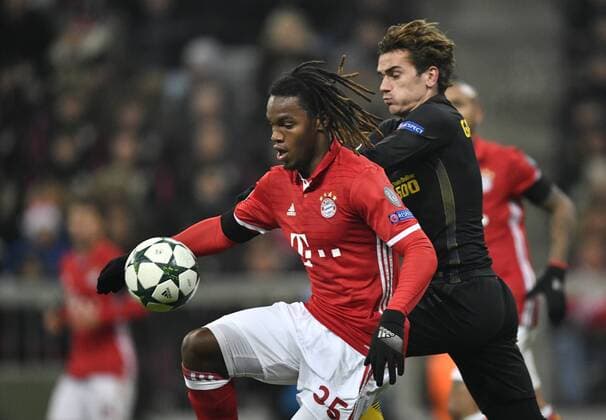 Zweikampf, Aktion Renato Sanches FC Bayern München gegen Antoine Griezmann Atletico Madrid Champions League CL Gruppenphase FC Bayern München FCB vs Atletico Madrid 06.12.2016